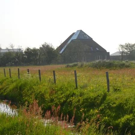 Converted Farmhouse In Rural Location בית נופש *