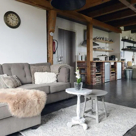 Converted Farmhouse In Rural Location * קלאנטסהוך