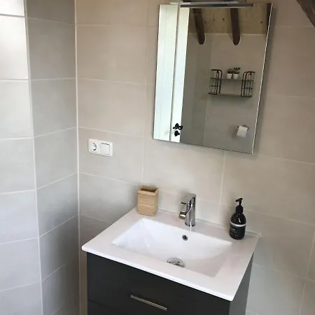 Converted Farmhouse In Rural Location בית נופש *